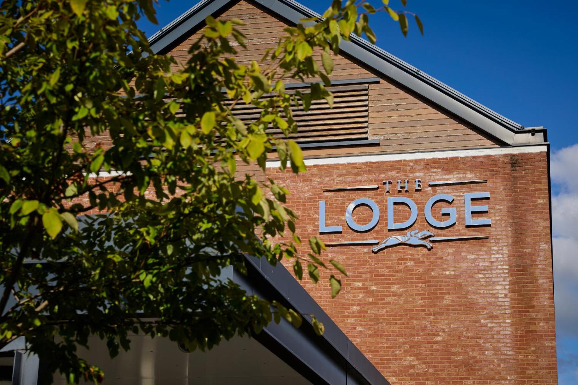 The Lodge Hotel นิวเบอรี ภายนอก รูปภาพ