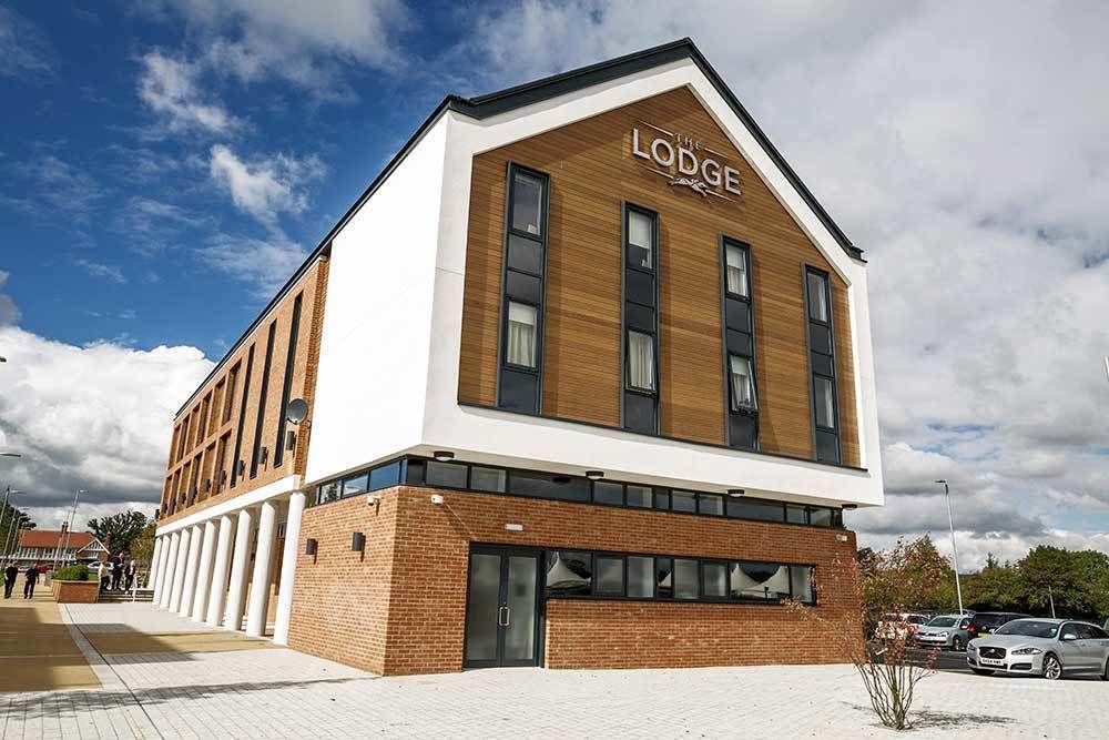The Lodge Hotel นิวเบอรี ภายนอก รูปภาพ